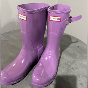 Women’s 10 Purple Hunter boots.
